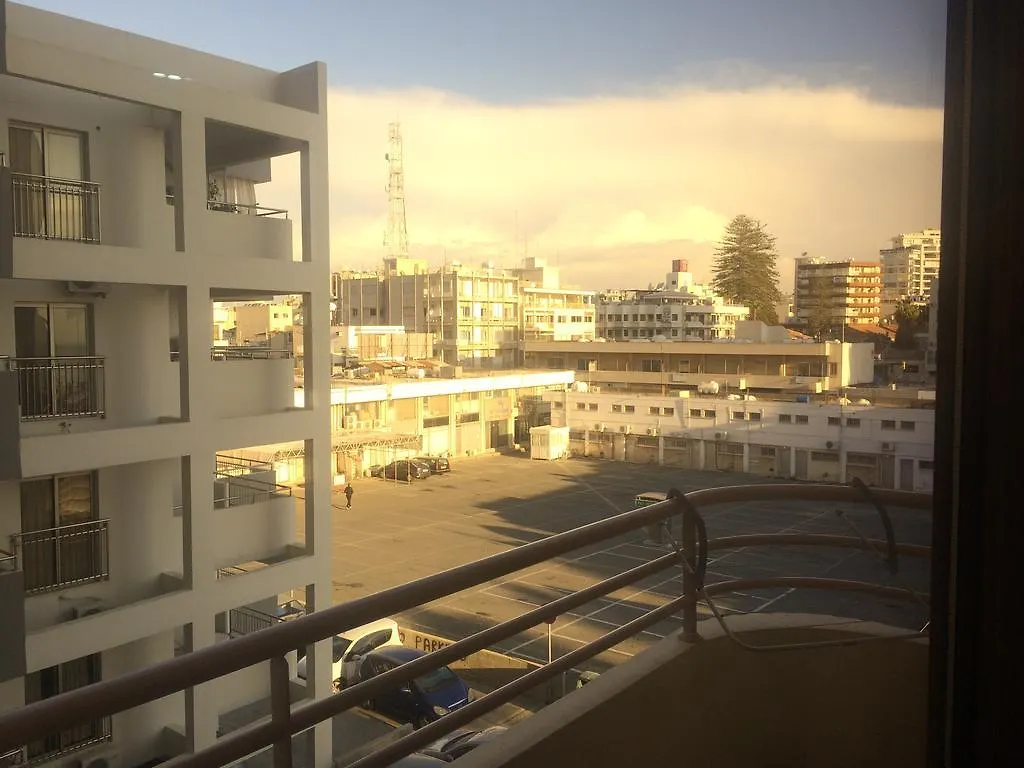 Les Palmiers Luxury Suites Larnaca Apartment