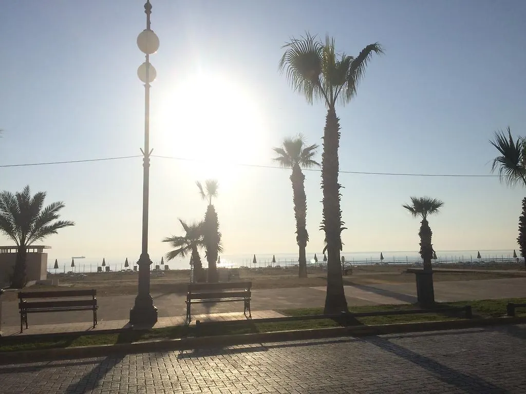 Les Palmiers Luxury Suites Larnaca 0*,